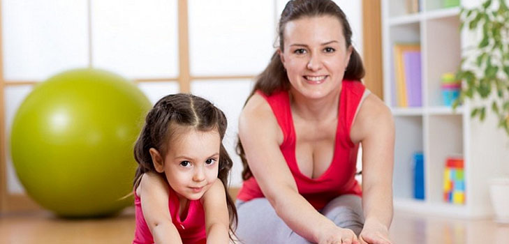 Žaisti joga: trys naudingi pratimai vaikui