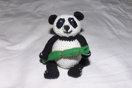Megztas Panda žaislas su savo rankomis