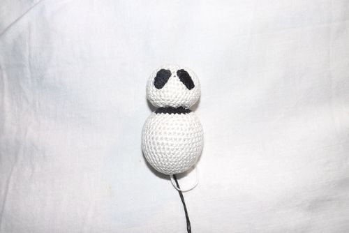 Megztas Panda žaislas su savo rankomis