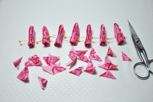 Kaip padaryti gėlių kanzashi iš audinių savo rankomis