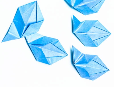 Kaip padaryti origami gėlių savo rankomis