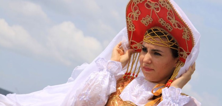 Rusijos kokoshunikas iš kartono