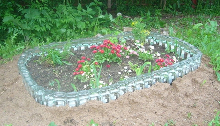 Gėlių buteliai iš plastikinių butelių