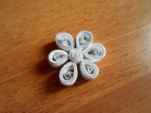 Gražus snaigės, skirtos 2017 m. Naujuosius metus, su savo popieriaus rankomis - diagramos ir nuotraukos etapais. Meistriškumo kursai vaikams didelėse snieglenčių origami technikoje
