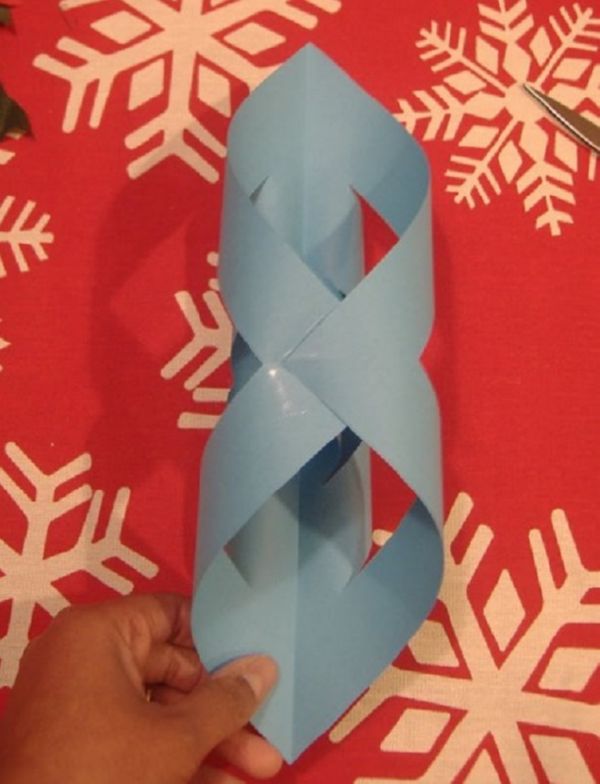 Gražus snaigės, skirtos 2017 m. Naujuosius metus, su savo popieriaus rankomis - diagramos ir nuotraukos etapais. Meistriškumo kursai vaikams didelėse snieglenčių origami technikoje