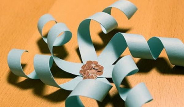 Gražus snaigės, skirtos 2017 m. Naujuosius metus, su savo popieriaus rankomis - diagramos ir nuotraukos etapais. Meistriškumo kursai vaikams didelėse snieglenčių origami technikoje