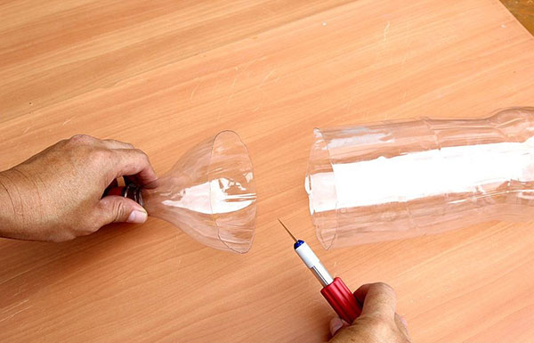 Nauji amatai iš plastikinių butelių su savomis rankomis sodui ir sodui