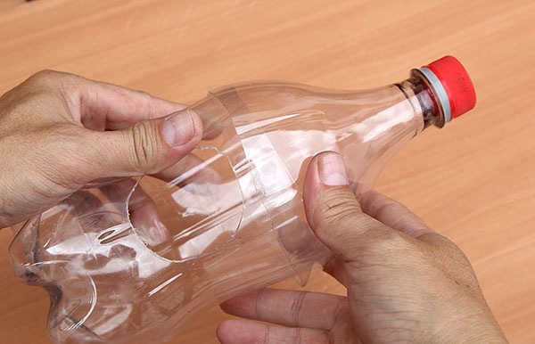 Nauji amatai iš plastikinių butelių su savomis rankomis sodui ir sodui