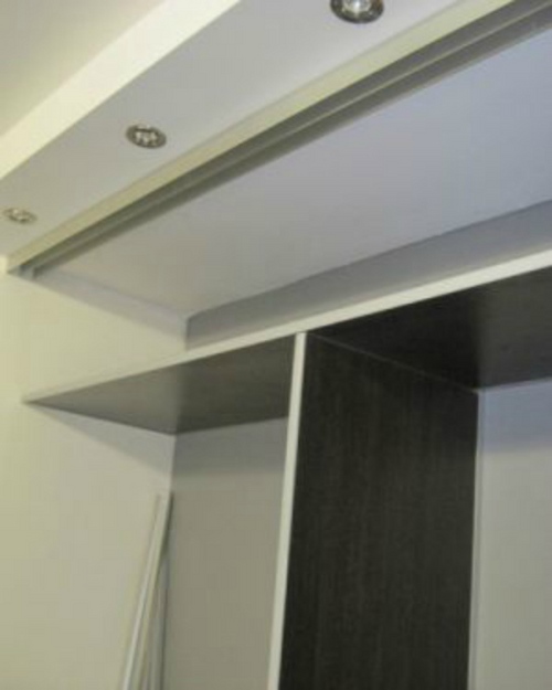 Built-in drabužių spinta su savo rankomis