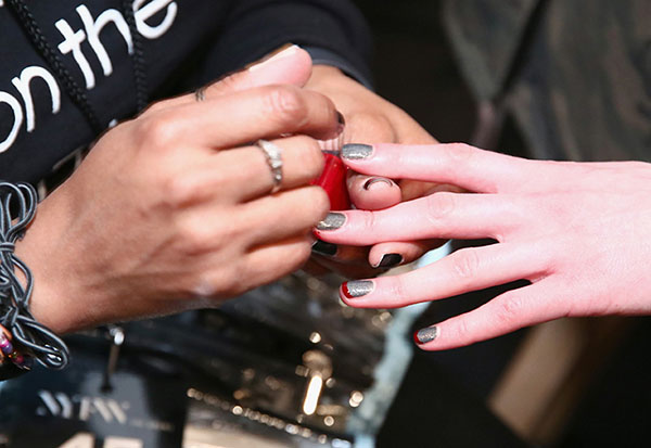 Manikiūras Haute couture viršaus 3 nagų idėjos iš dizainerių