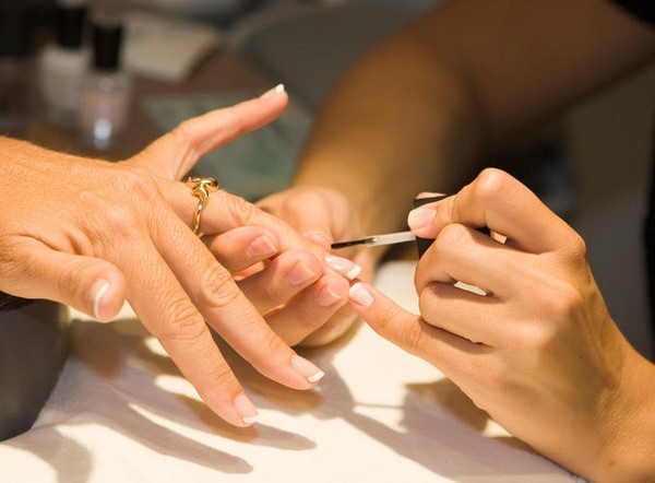 Koks manikiūras mokykloje rugsėjo 1 d., Nuotrauka. 9 ir 11 klasių moksleivių žinių dienos manikiūro idėjos