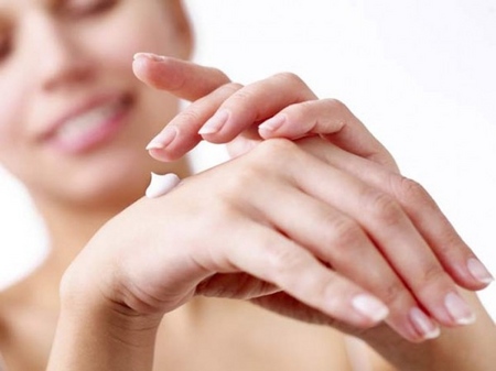 Rankų kaukė yra labiausiai naudinga odos priežiūros procedūra rankoms