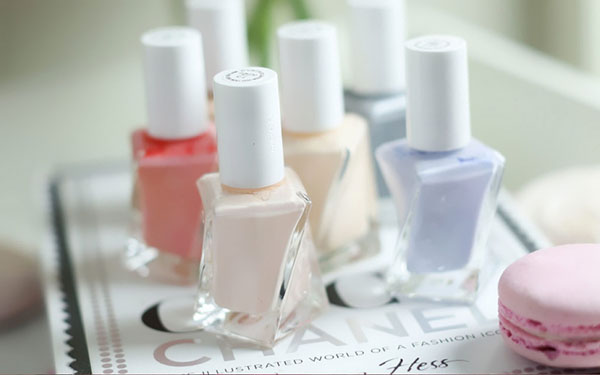 Pastelinis manikiūras: lakų rinkinys Essie Gel Couture Ballet Nudes 2017