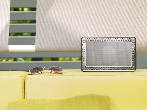 Stilius ir technologijos vientisumas: stulpelis Bowers & Wilkins T7 Gold Edition