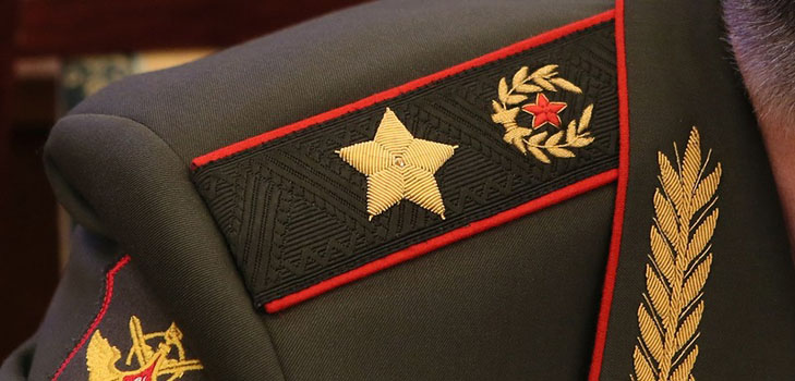 Kaip siuvinėti epaulettes: praktiniai patarimai