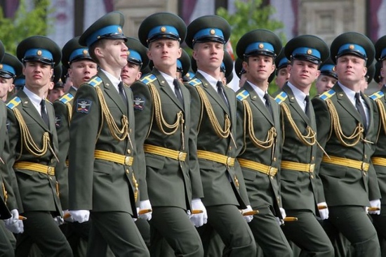 Kaip siuvinėti epaulettes: praktiniai patarimai