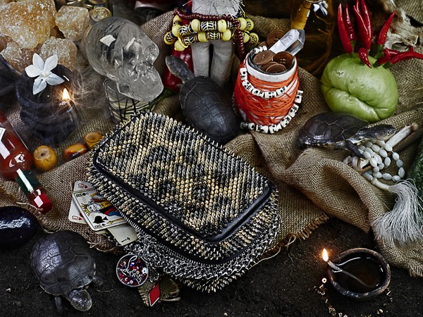"Cinderella" pagalvė: sankabos krepšiai "Piloutin" pateikė Christian Louboutin