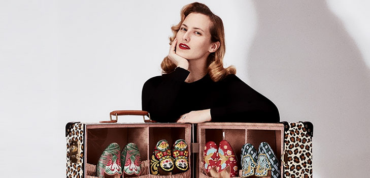 Atostogų laikas: kelionių kolekcija Globe-Trotter x Charlotte Olympia