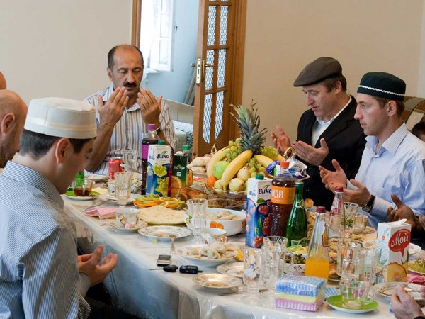 Sveikiname "Uraza Bayram" musulmonus liepos mėnesį