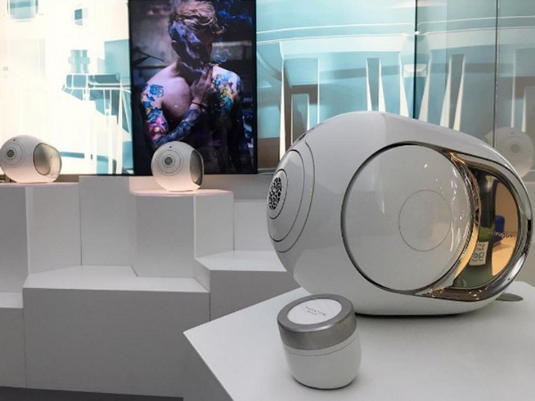 Garso revoliucija: bevielis garsiakalbis Devialet Gold Phantom