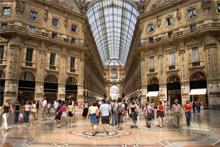 Pirkiniai Italijoje: Milano pirkinių drabužiai