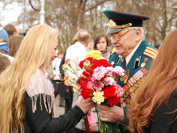 Geriausi pasveikinimo eilėraščiai iki gegužės 9 d