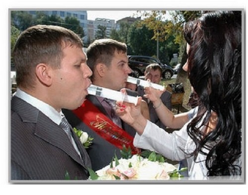Tradicijos nuotakos kainos: šiuolaikinis scenarijus ir plakatai