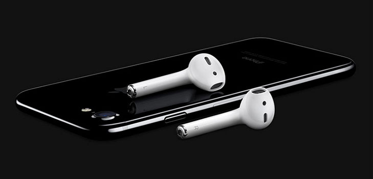 Garso be sienų: "Apple AirPods" bevielės ausinės