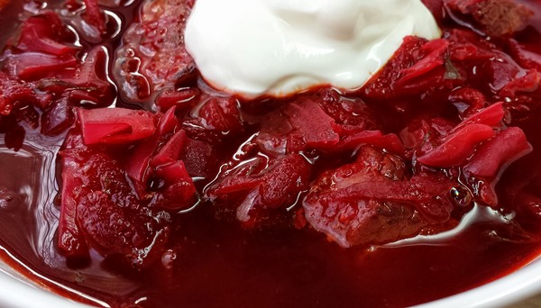 Borsch žiemai skardinėse, receptai ruošiniams su runkeliais ir kopūstais, pomidorų pasta ir be jo