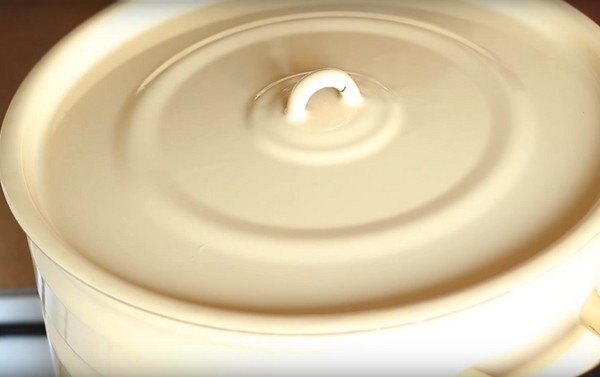 Borsch žiemai skardinėse, receptai ruošiniams su runkeliais ir kopūstais, pomidorų pasta ir be jo