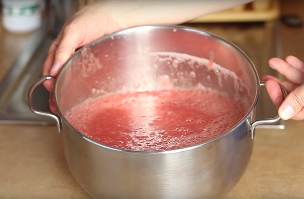 Borsch žiemai skardinėse, receptai ruošiniams su runkeliais ir kopūstais, pomidorų pasta ir be jo