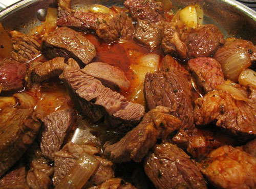 Jautienos guliašas su bulvėmis