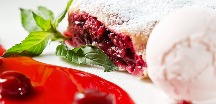 Sultingas ir švelnus vyšnių strudelis su cinamonu