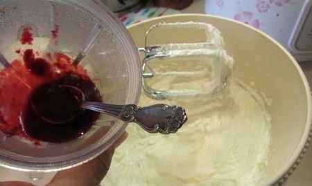 Kaip padaryti kremą "Cappeycakes": sviesto, šokolado ir baltymų kremo receptas