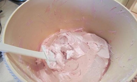 Kaip padaryti kremą "Cappeycakes": sviesto, šokolado ir baltymų kremo receptas