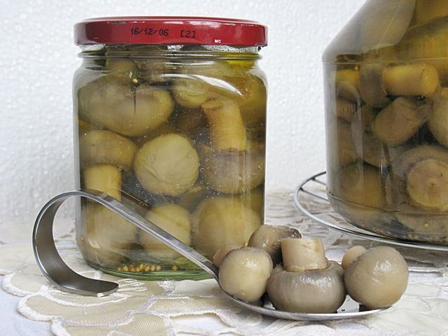 Marinuoti pievagrybiai žiemai, klasikinis receptas Marinuoti pievagrybiai žiemai, klasikinis receptas