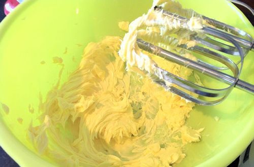 Receptas skanus ir neįprastas cupcake multivarke - žingsnis po žingsnio su nuotrauka