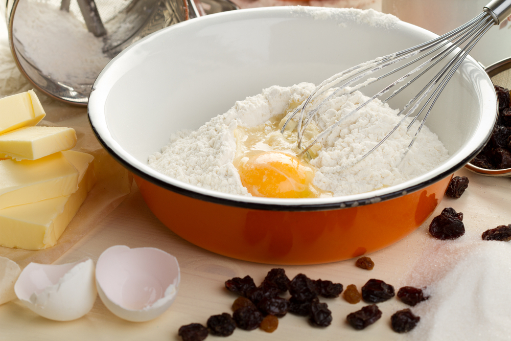 Pyragaičių su razinais formos ingredientai Pyragaičių su razinais formos ingredientai