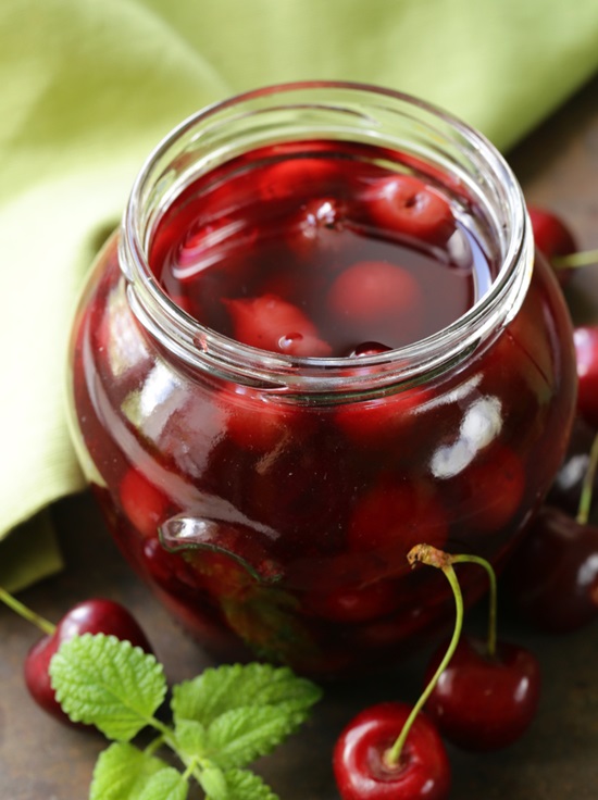 Aromatinis kompotas iš vyšnios žiemai - receptas