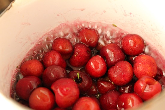 Aromatinis kompotas iš vyšnios žiemai - receptas