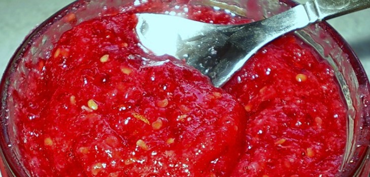 Avietės su cukrumi žiemai be virimo, Pyatiminutka, šaldytuve. Receptas šviežioms avietėms, tarkuotam su cukrumi