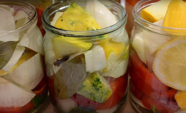 "Patissons" žiemai, skanūs receptai ruošiniams "Fingers lick" į stiklainius - marinuoti, sūdyti, be sterilizacijos
