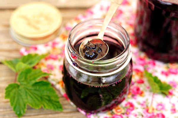 Serbentų su cukrumi žiemai be virimo, Pyatiminutka, sušaldytos. Currant receptas, tarkuotas su cukrumi žiemai (be šaldytuvo)