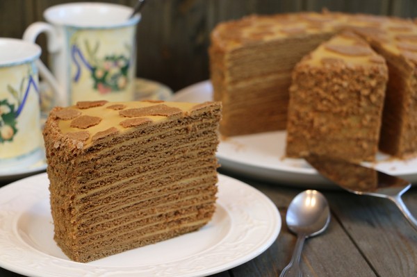 Tortas keptuvėje: ruošiame minkštus sausainių pyragus pagal geriausius receptus