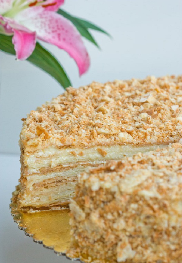 Tortas "Napoleonas", receptai su nuotrauka namuose: klasikiniai (sovietiniai), su krevetėmis, su kondensuotu pienu, iš kepinio pyrago