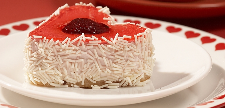 Tortas širdies formoje vasario 14 d. Receptas su nuotrauka