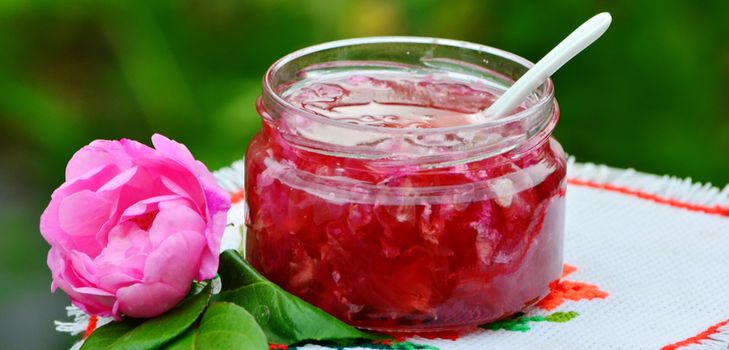 Klasikinio uogienės receptas iš rožių