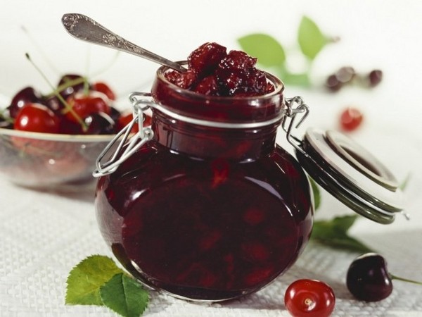 Vyšnia žiemai - receptai - džemas su sėklomis ir kauliukais, penkių minučių, džemas, želė be želatinos, vyšnių kompotas Vyšnia žiemai - receptai - džemas su sėklomis ir kauliukais, penkių minučių, džemas, želė be želatinos, vyšnių kompotas