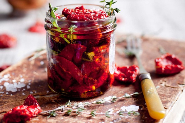 Sausi džiovinti pomidorai, receptai namuose. Kaip padaryti saulėje džiovintus pomidorus daržovių džiovykloje, orkaitėje, žiemai