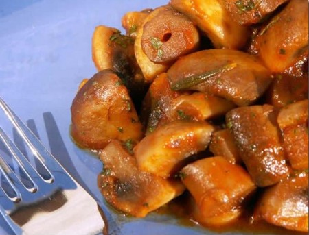 Kepti baltieji grybai skirtinguose patiekaluose